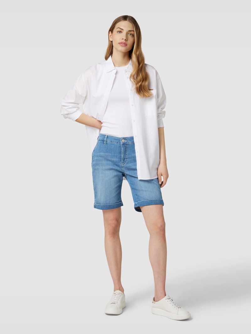 Jeansshorts mit fixierten Beinumschlägen in blau
