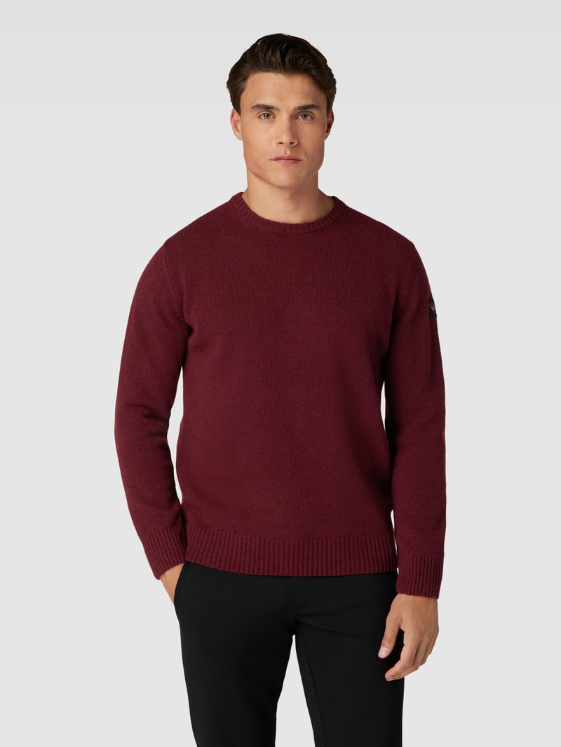 Strickpullover mit Label-Patch in bordeaux rot
