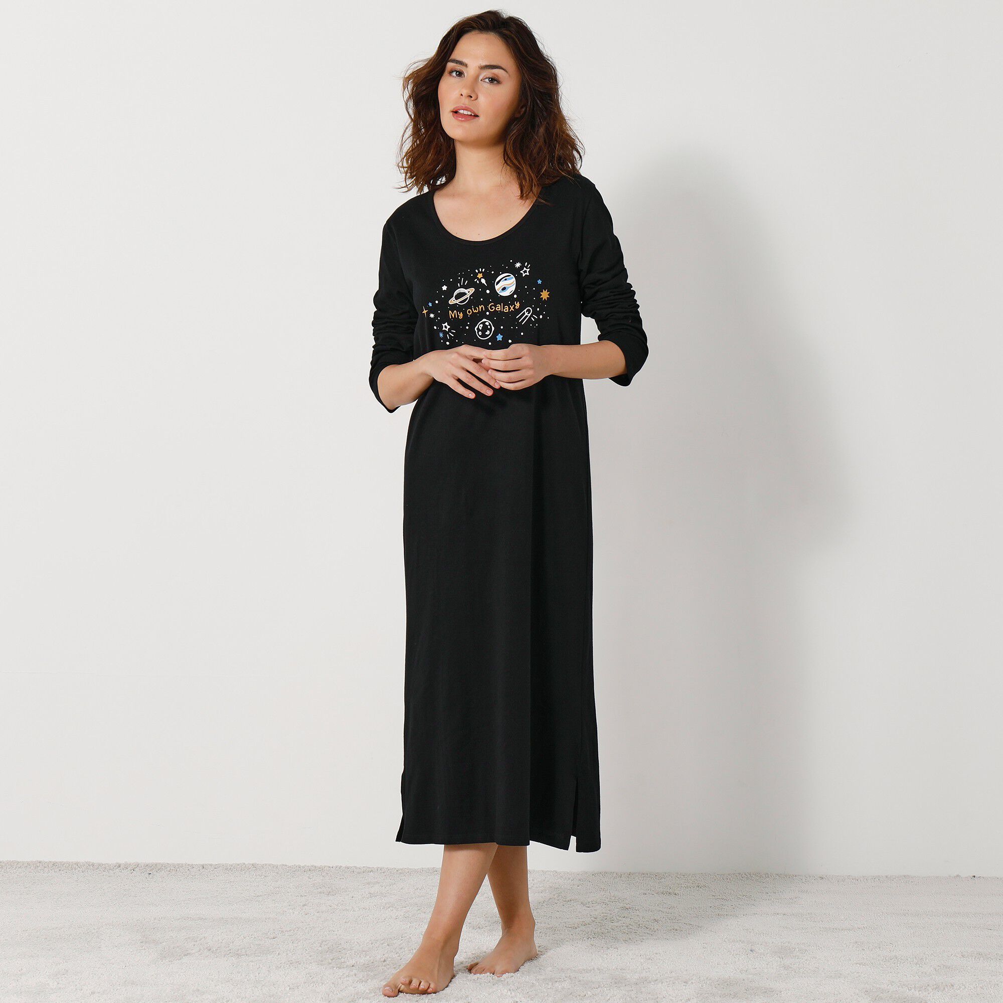 Chemise de nuit longue longues motif «galaxie»