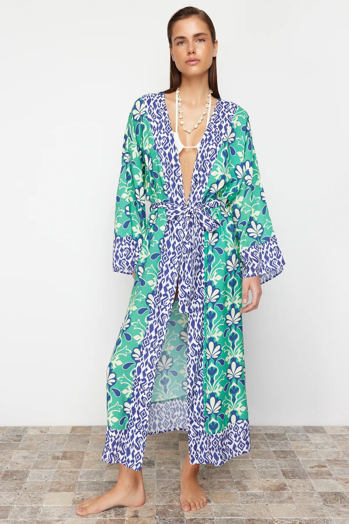 Trendyol Collection  Ethnisch gemusterter, gewebter Maxi-Kimono und Kaftan mit Gürtel TBESS21KM0171