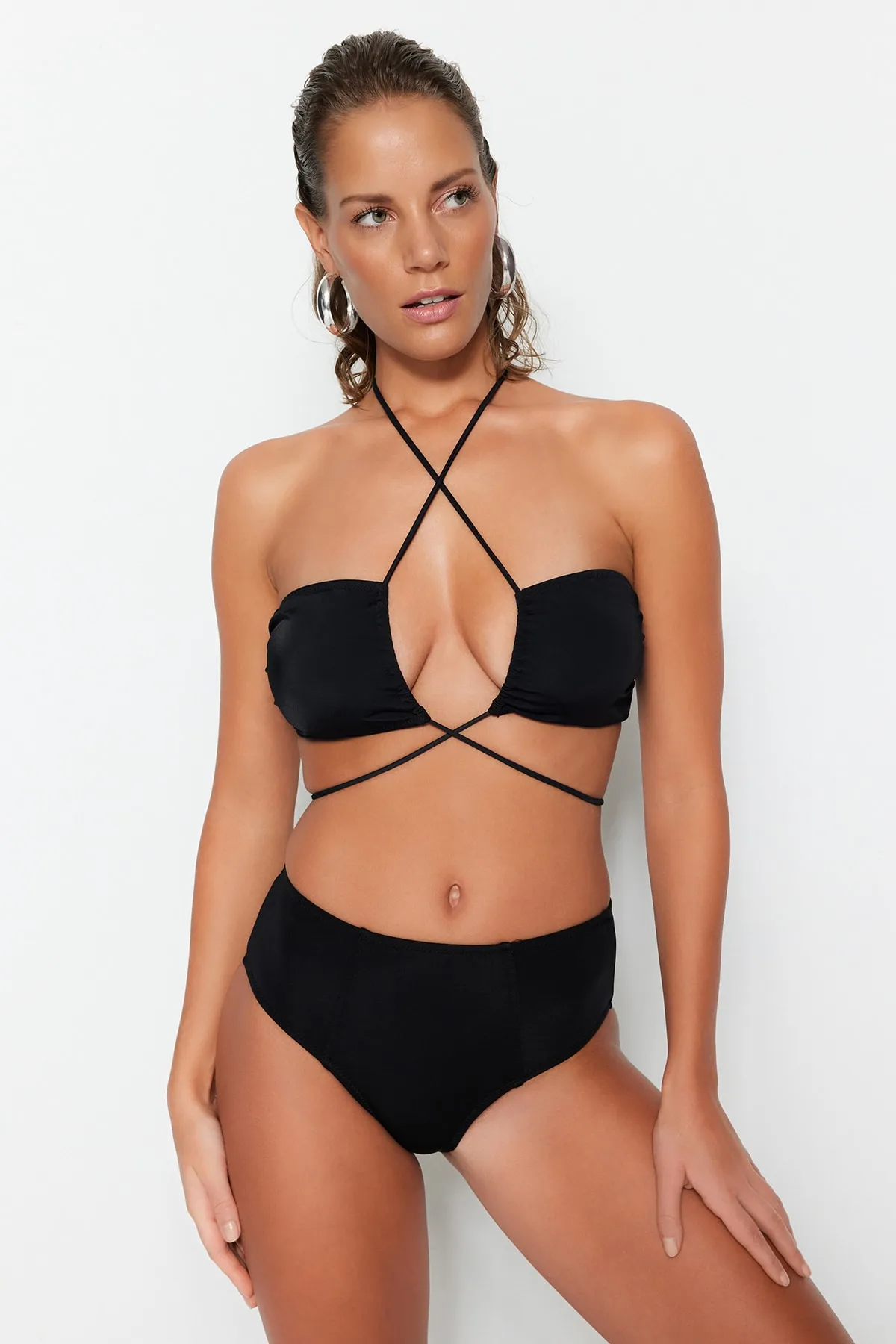 Trendyol Collection  Schwarze Hipster-Bikinihose mit hoher Taille TBESS21BA0387