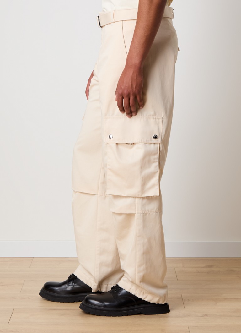 Pantaloni cargo Jacquemus cu croi larg, confecționați dintr-un amestec de in, cu curea.