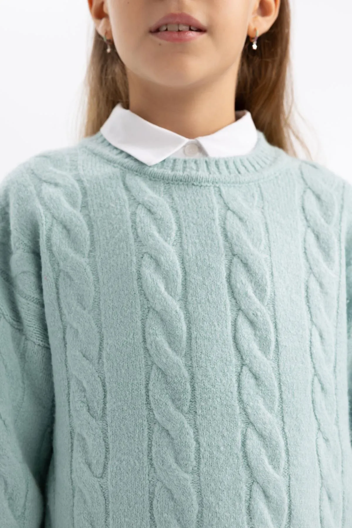 DeFacto  Mädchenpullover mit normaler Passform und Rundhalsausschnitt