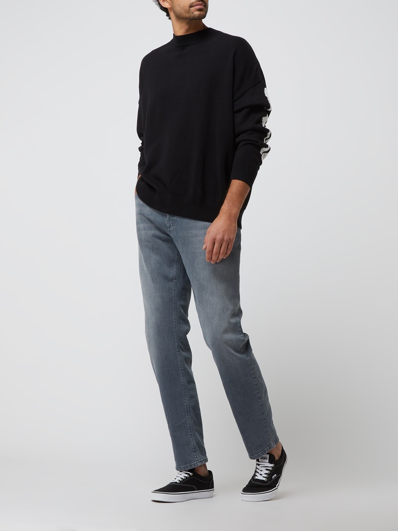 Slim Fit Jeans mit Stretch-Anteil in mittelgrau