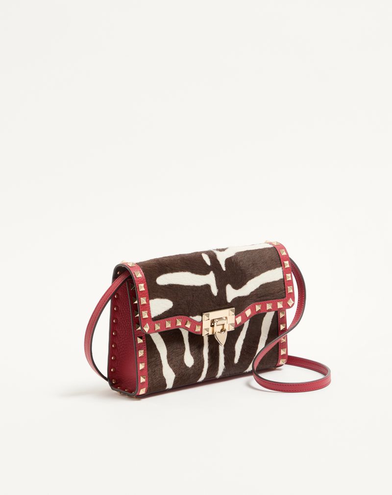 Valentino Garavani Rockstud Lille Crossbody-taske i dyreprint med hesteskindseffekt i kalveskind