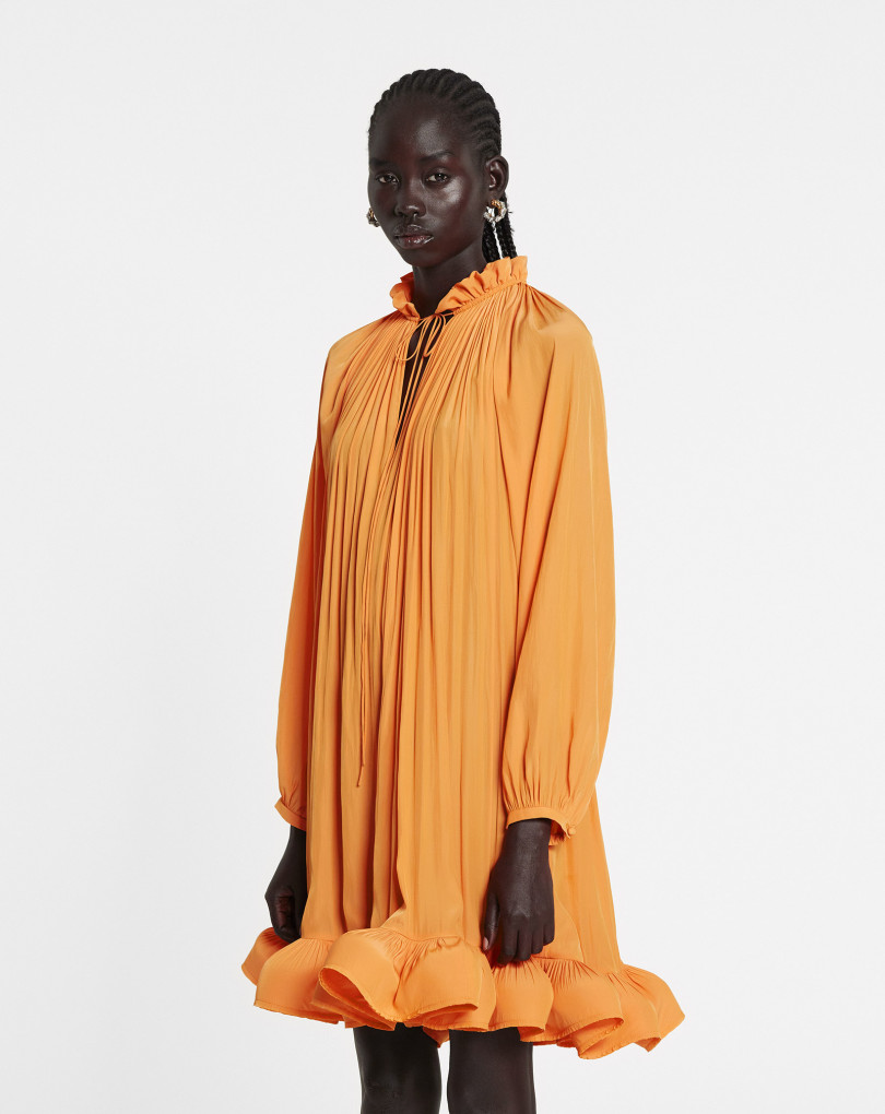 ROBE CHARMEUSE COURTE À MANCHES LONGUES