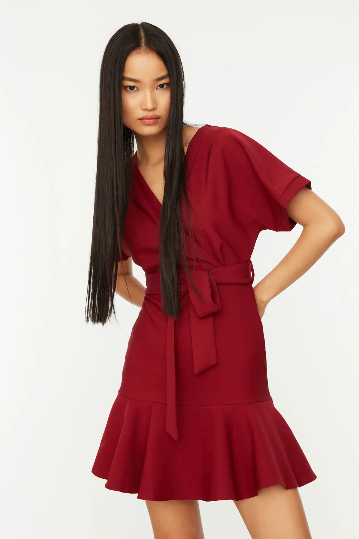 Trendyol Collection  Burgunderfarbenes Webkleid mit Gürtel TWOSS20EL0944