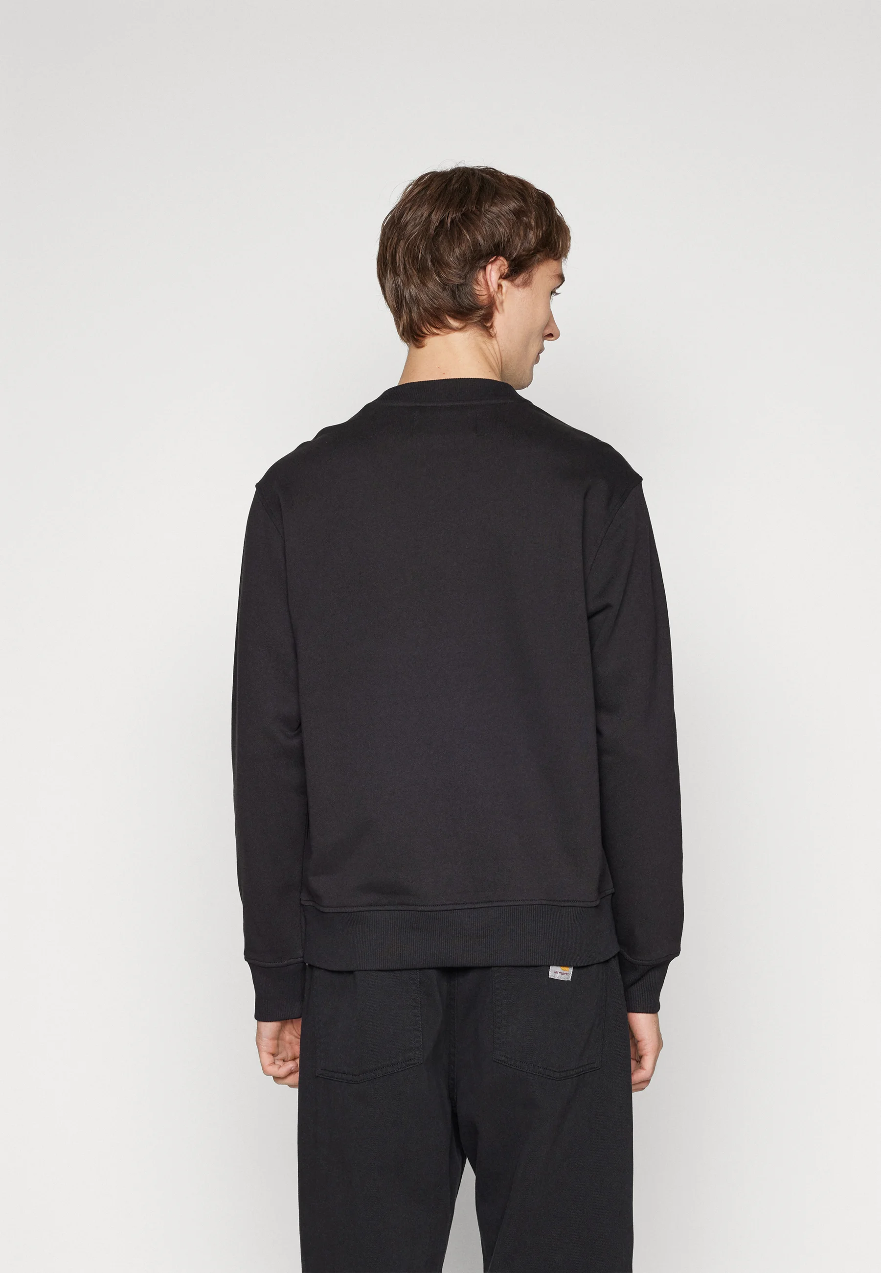 Sudadera con cuello redondo y logotipo repetido de Calvin Klein Jeans