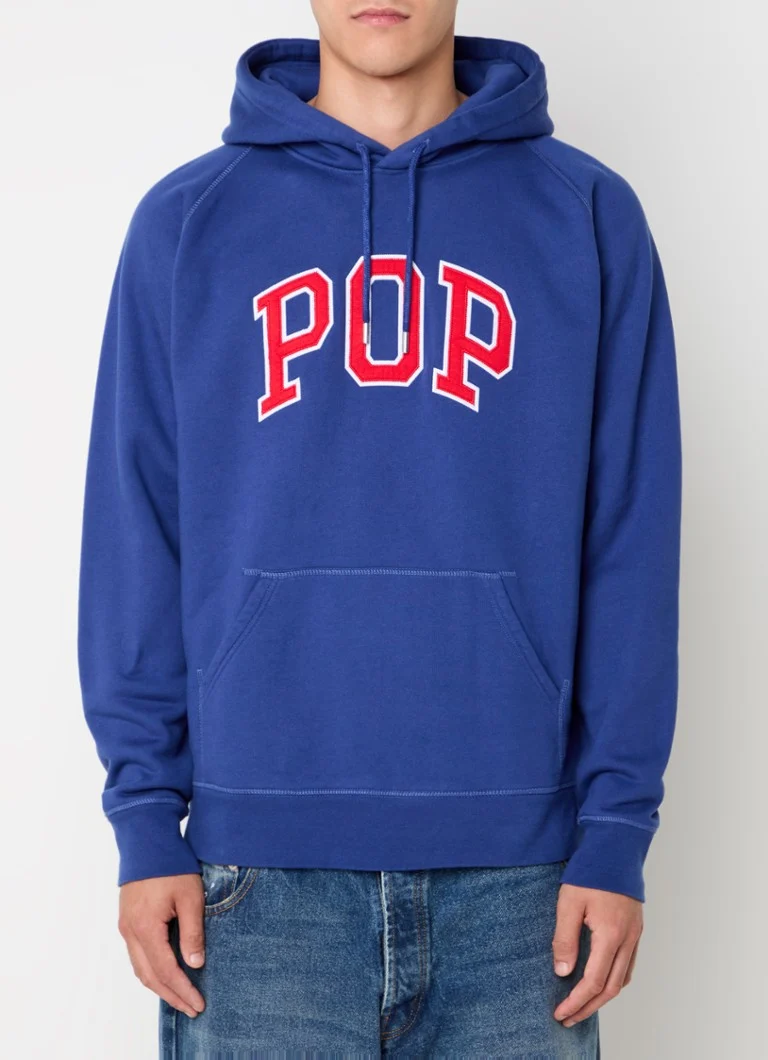 Pulover s kapuco Pop Trading Company z vezenim logotipom