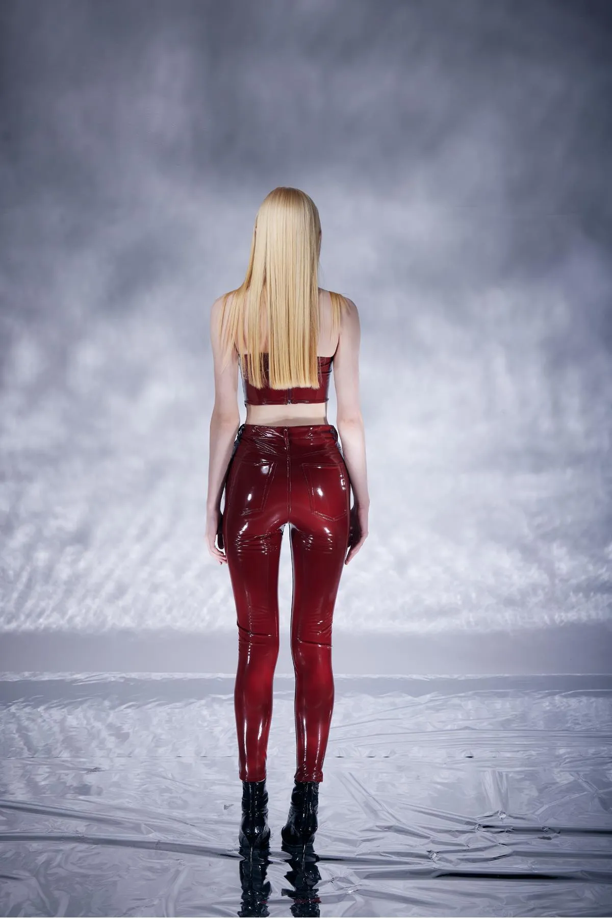 HOLLY LOLLY  Bria-Hose aus Lackleder mit hoher Taille, Weinrot