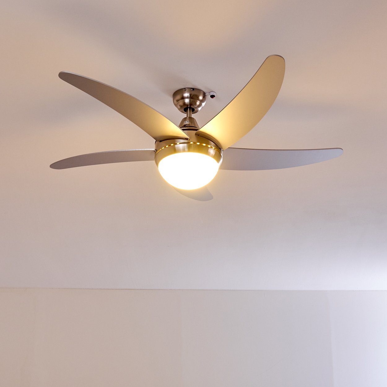 hofstein Deckenventilator Quarto Deckenventilator aus Metall/Holz/Glas in Nickel-matt/Silber