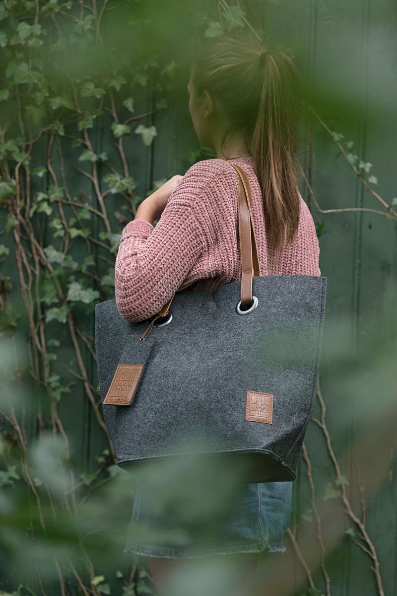Knit Factory Aufbewahrungstasche Tess Taschen 20x40x50 cm Anthrazit (1-tlg), Strickware Aufbewahrungstasche Tasche