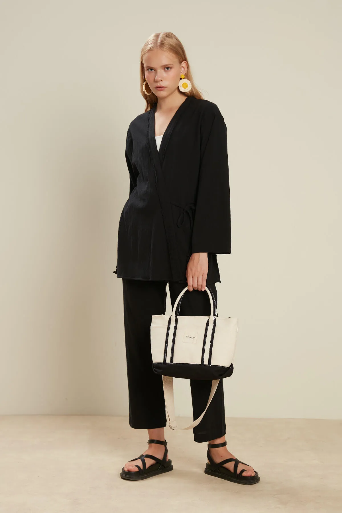 Manuka  CRINKLE-KIMONO AUS BAUMWOLLE SCHWARZ