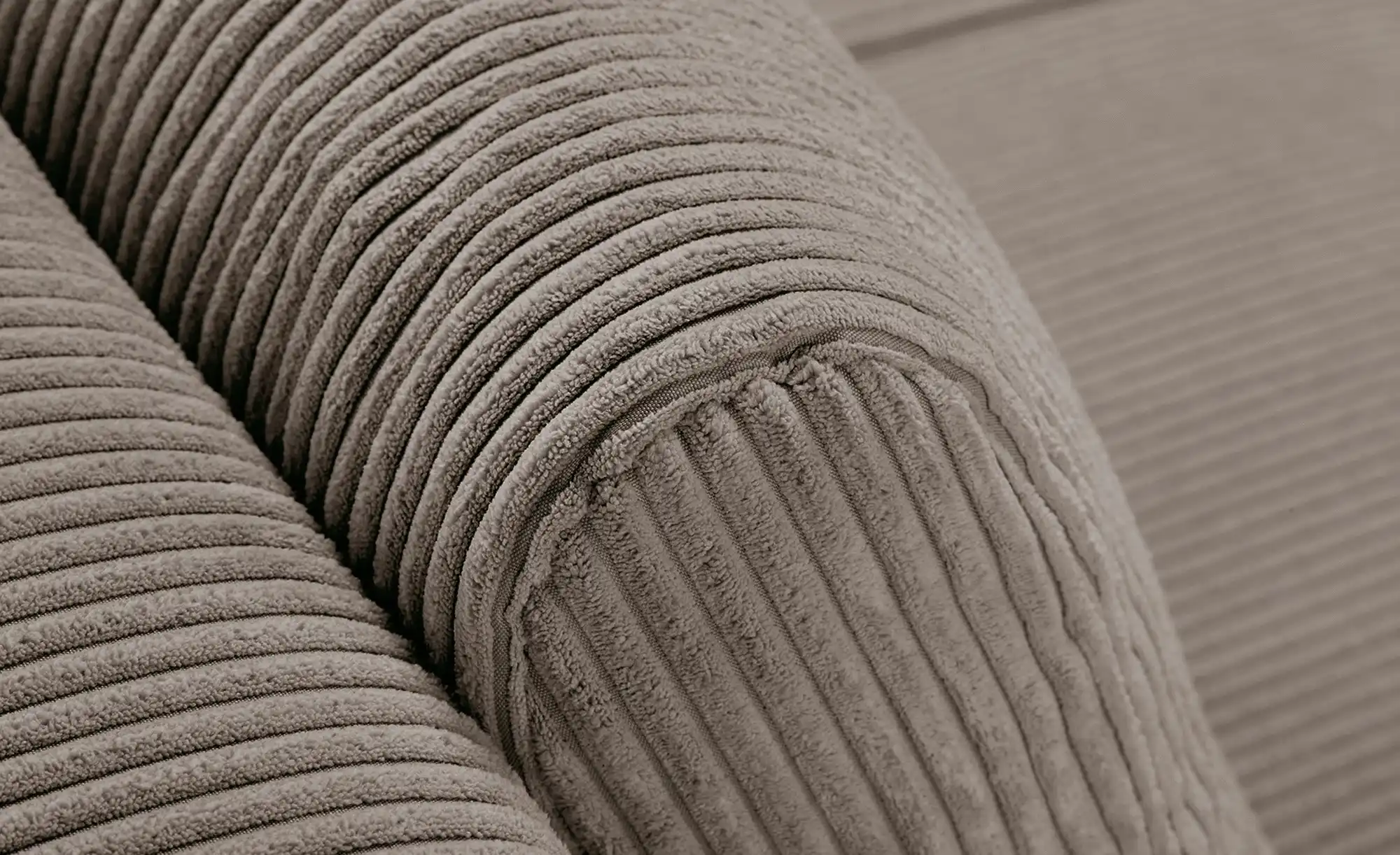 Querschläfer Sofa aus Cord Ralf