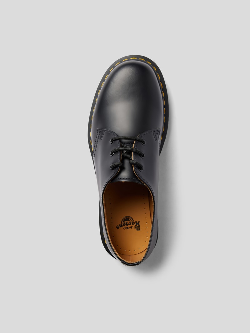 Halbschuhe aus Leder in schwarz