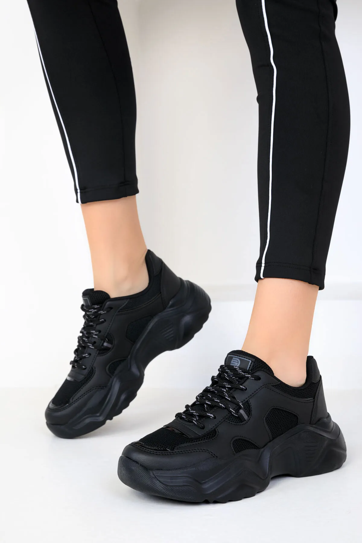 SOHO  Schwarz-Schwarze Damen Sneakers 18240