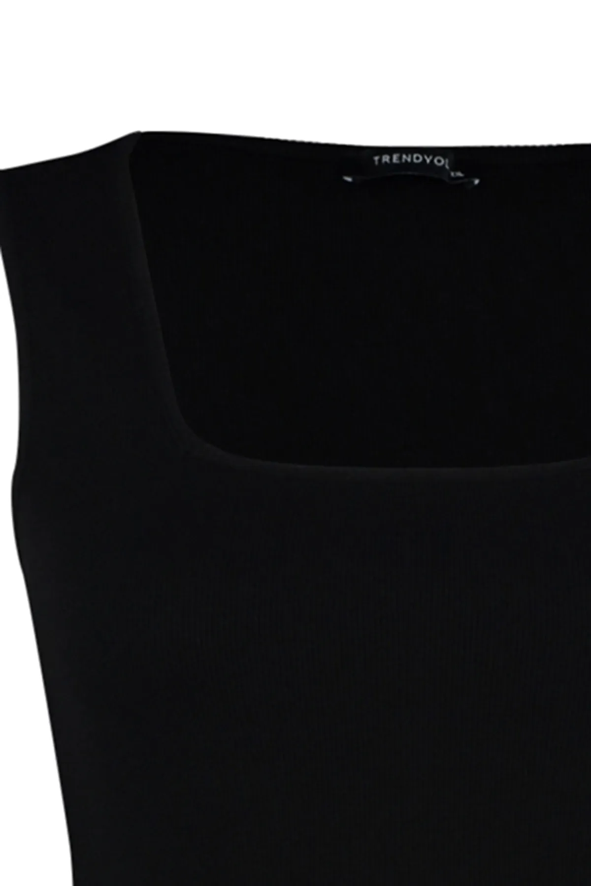 Trendyol Curve  Schwarzes Basic-Strick-Tanktop mit schnurgebundenem quadratischem Kragen TBBSS22AL0011