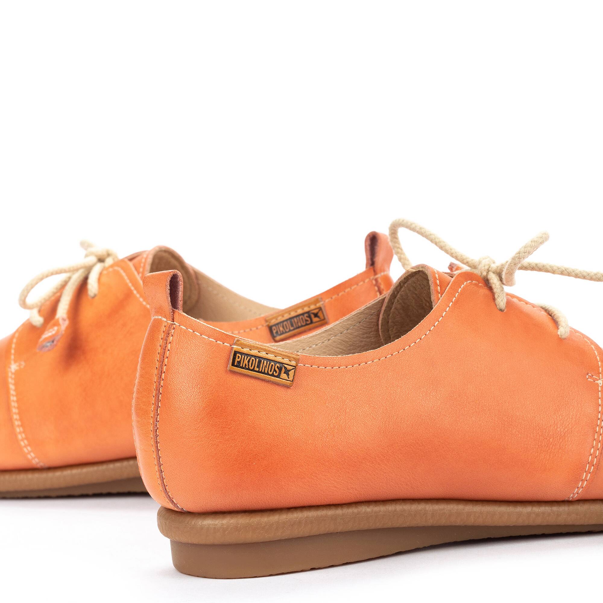 proste buty sznurowane - SCARLET