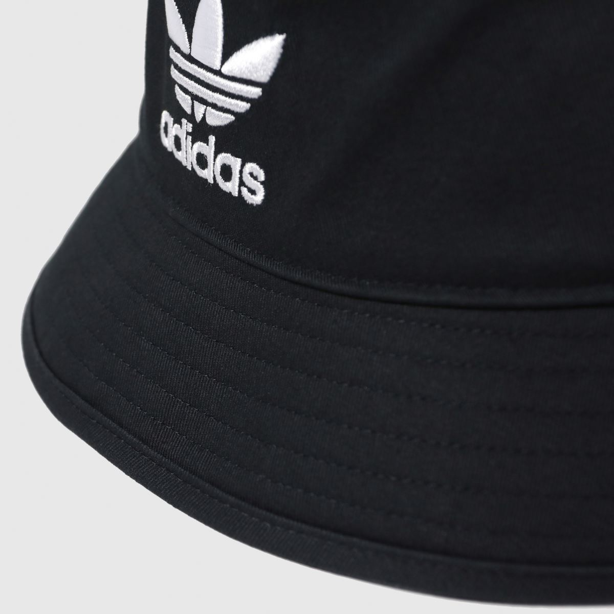 adidas fekete-fehér eredeti bucket sapka
