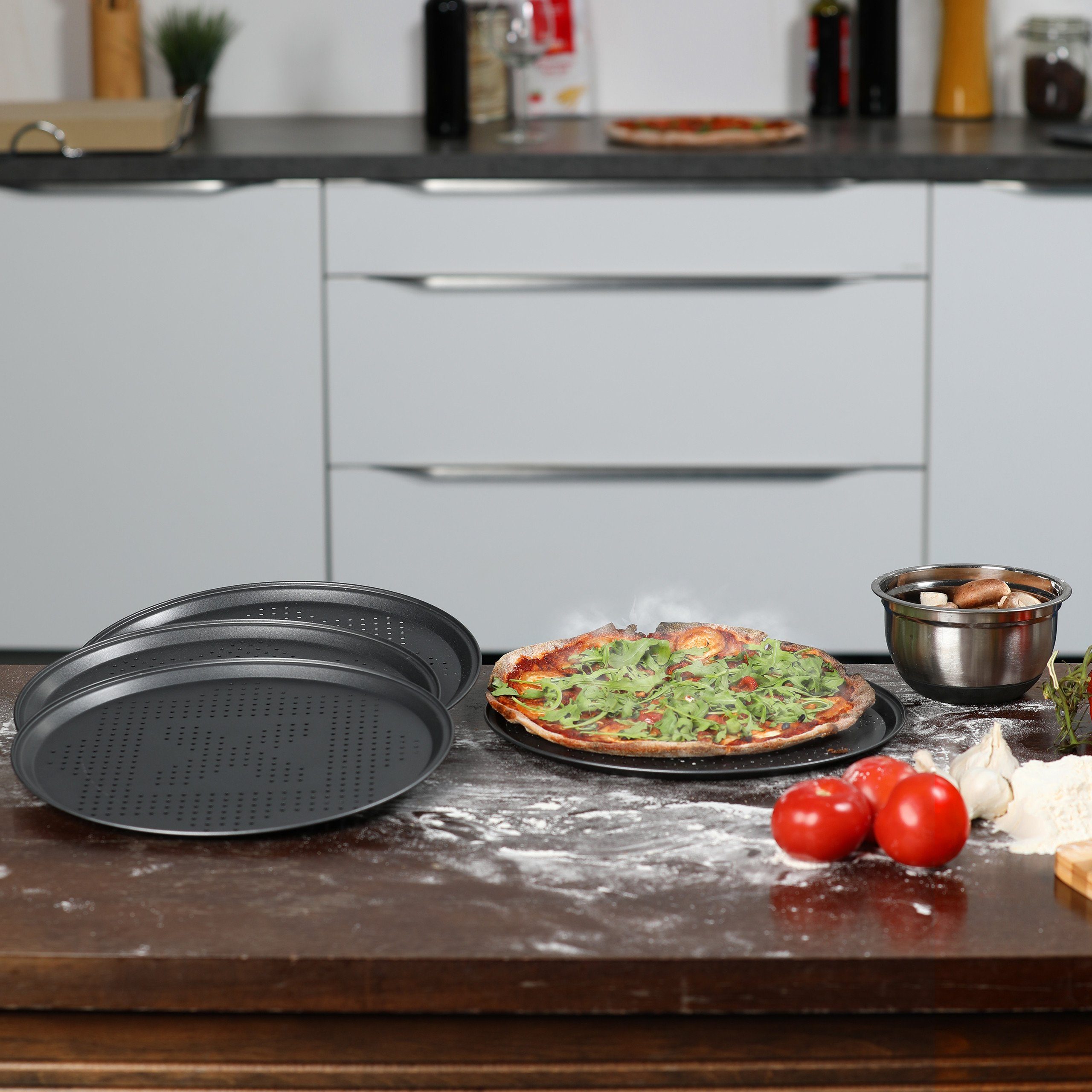 relaxdays Pizzablech Pizzablech perforiert im Set, Eisen, 4er Pack