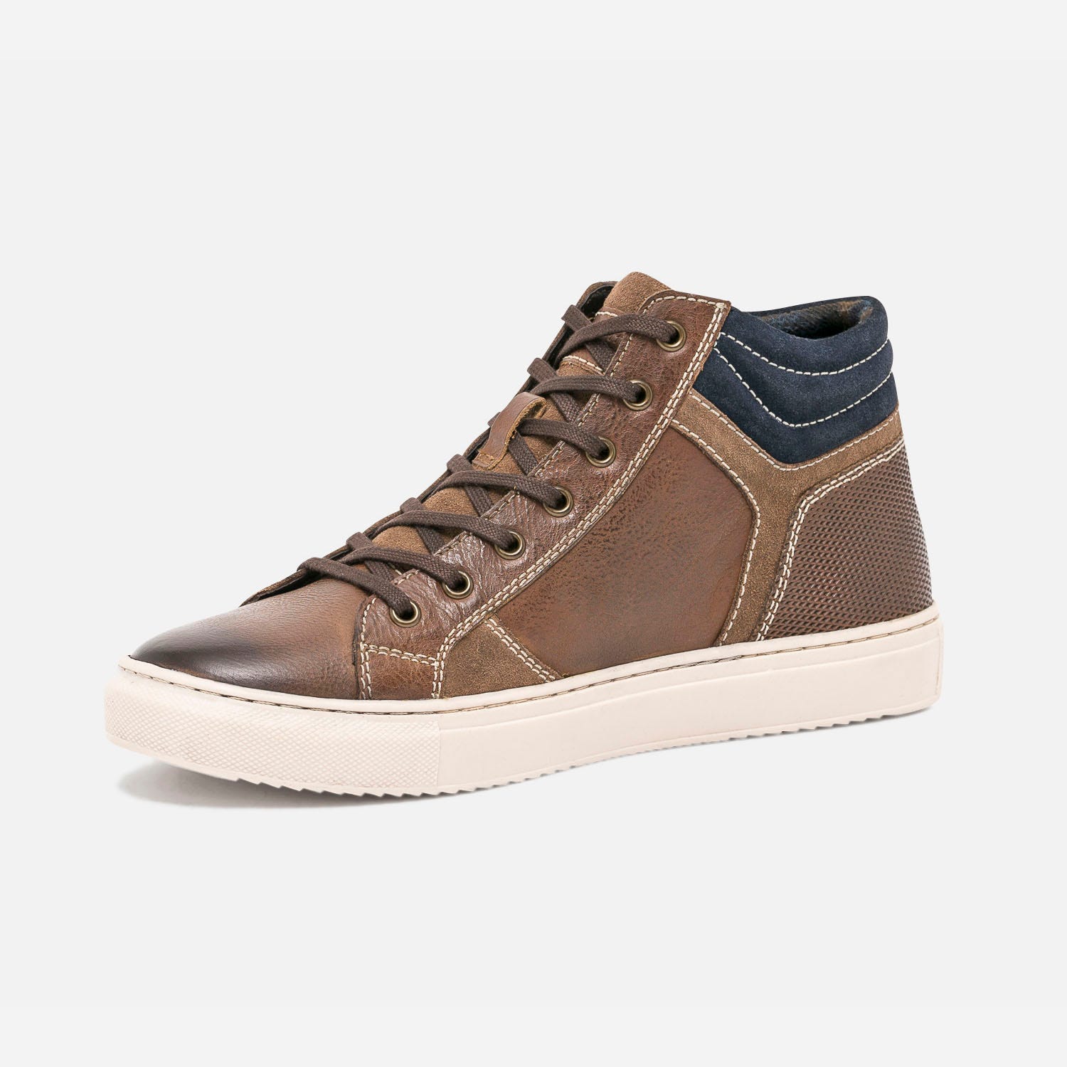 Basket marron en cuir détails marine