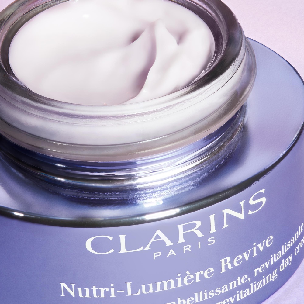 Clarins Nutri-Lumière Revive Crème Jour embellissante revitalisante Soin anti-âge 60+