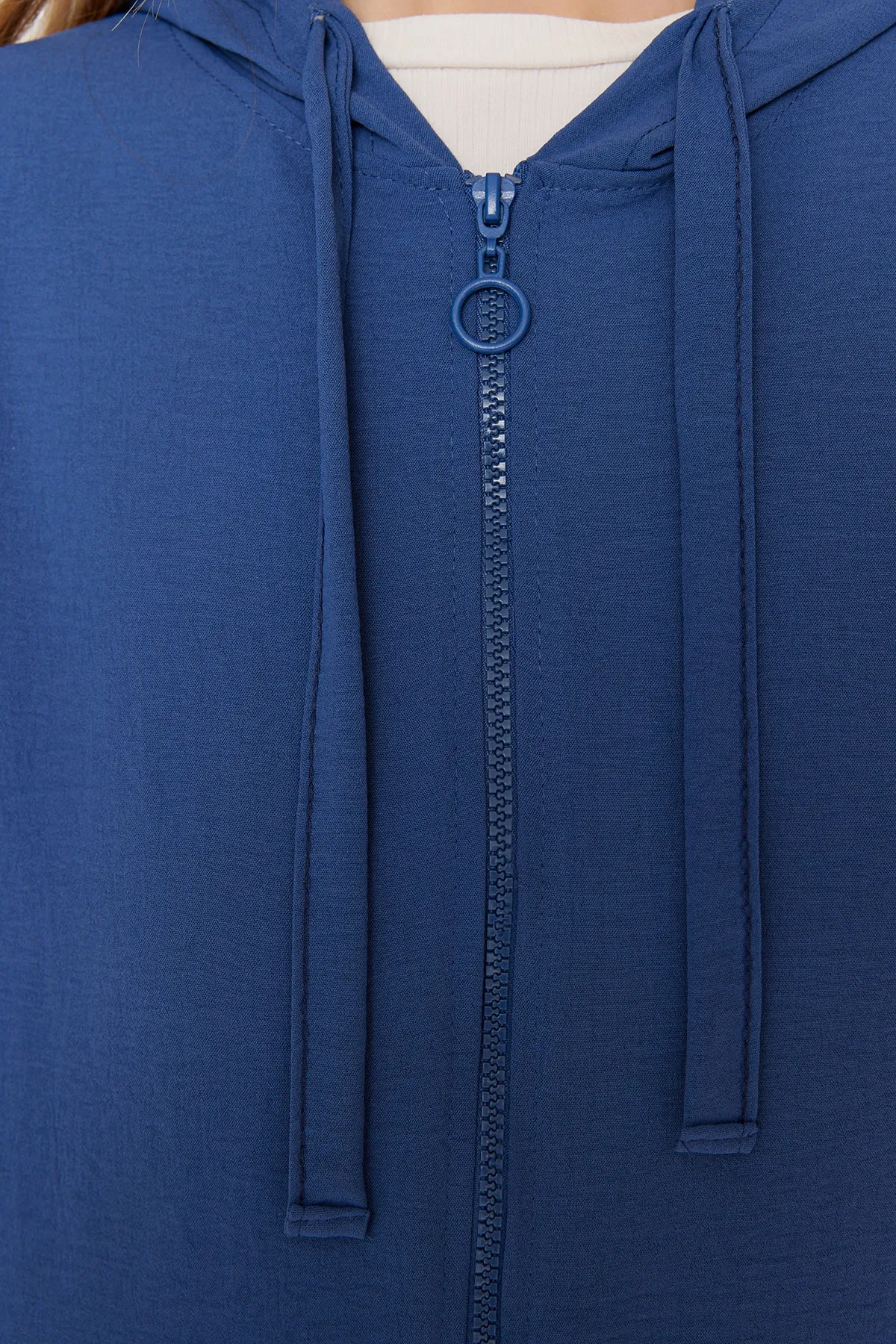 Trendyol Modest  Marineblaues Aerobin-Set aus Strickjacke und Hose – mit Kapuze und Reißverschluss TCTSS22US0026