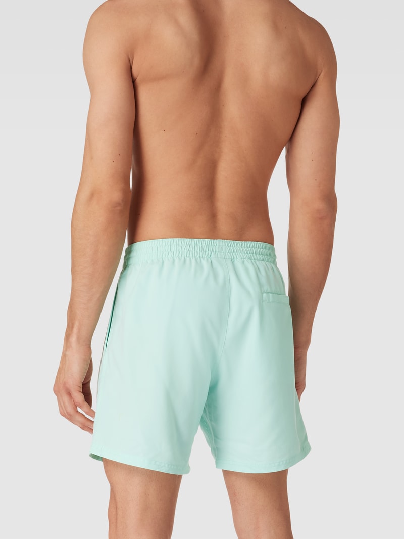 Badehose mit Label-Print Modell 'Cali' in ozean blau
