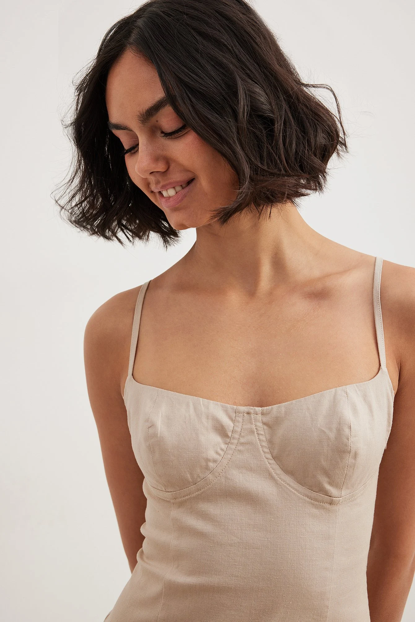 Midikleid mit Körbchendetails