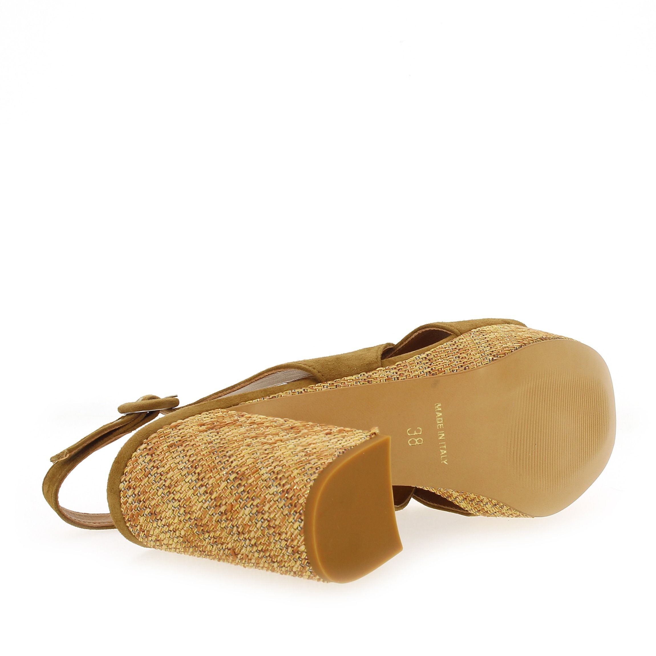 Julie Dee  BR 255 - Noisette
