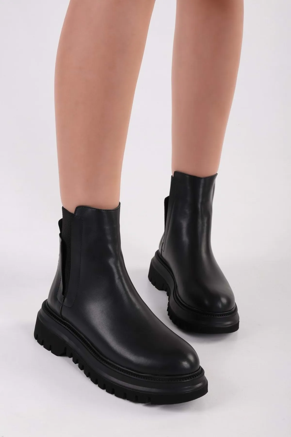 Shoeberry  Schwarze Luke-Stiefel für Damen mit dicker Sohle