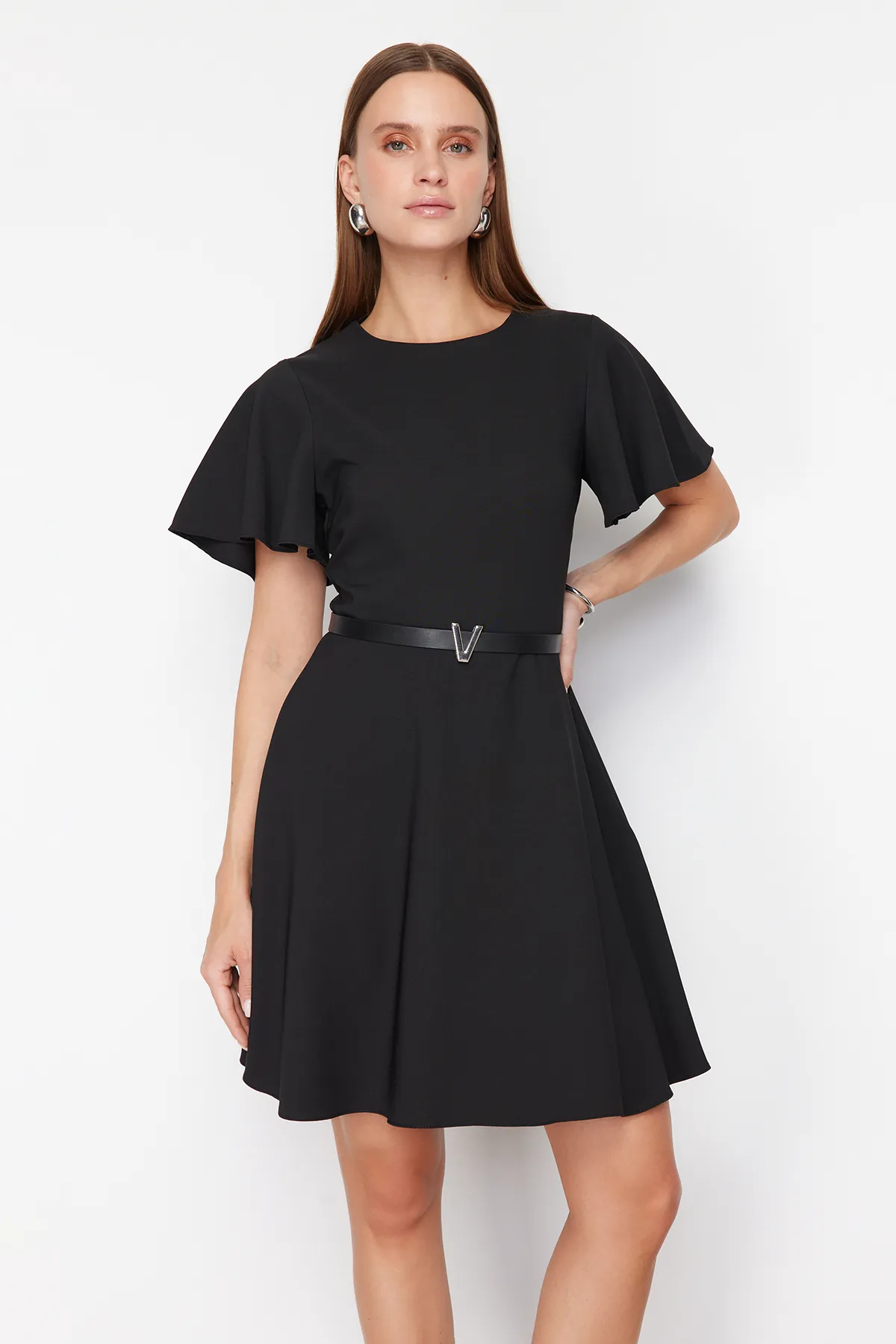 Trendyol Collection  Schwarzes Mini-Gewebekleid mit Volant und Gürtelrock TWOSS24EL00603