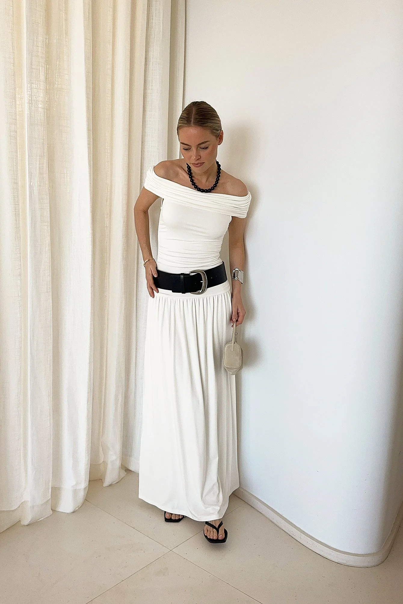 Schulterfreies Maxikleid mit niedriger Taille