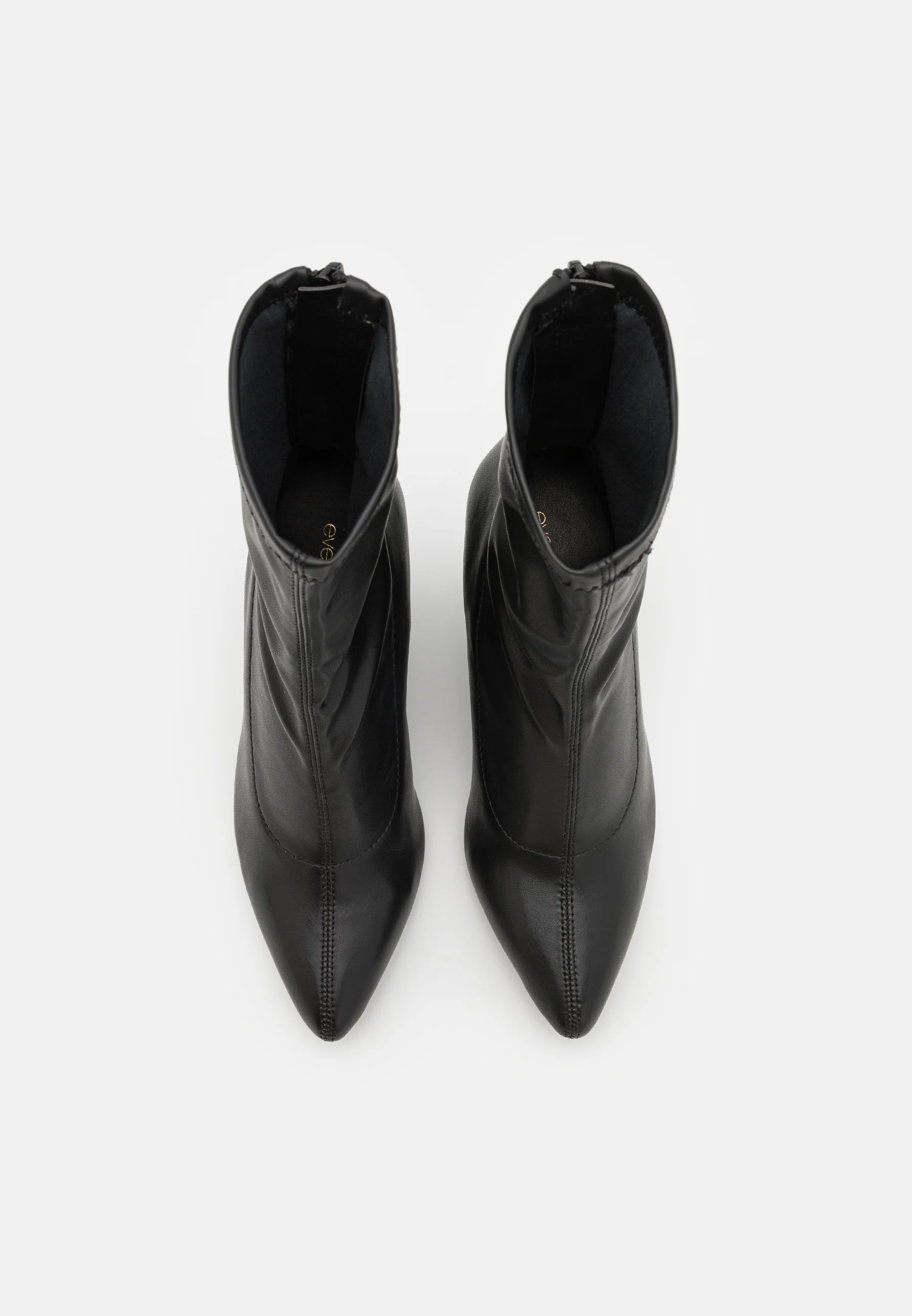Botines de tacón par e impar