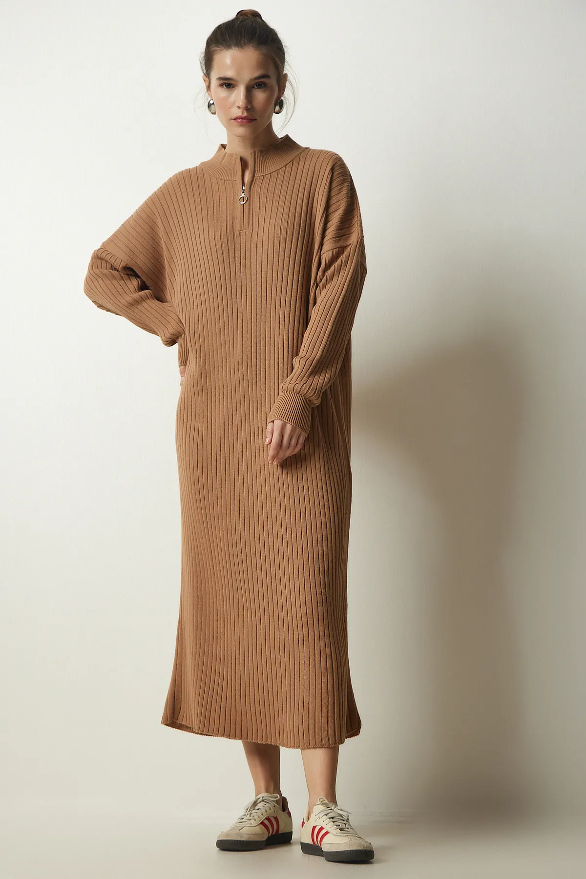 Happiness İstanbul  Biscuit geripptes Oversize-Strickkleid für Damen DD01251