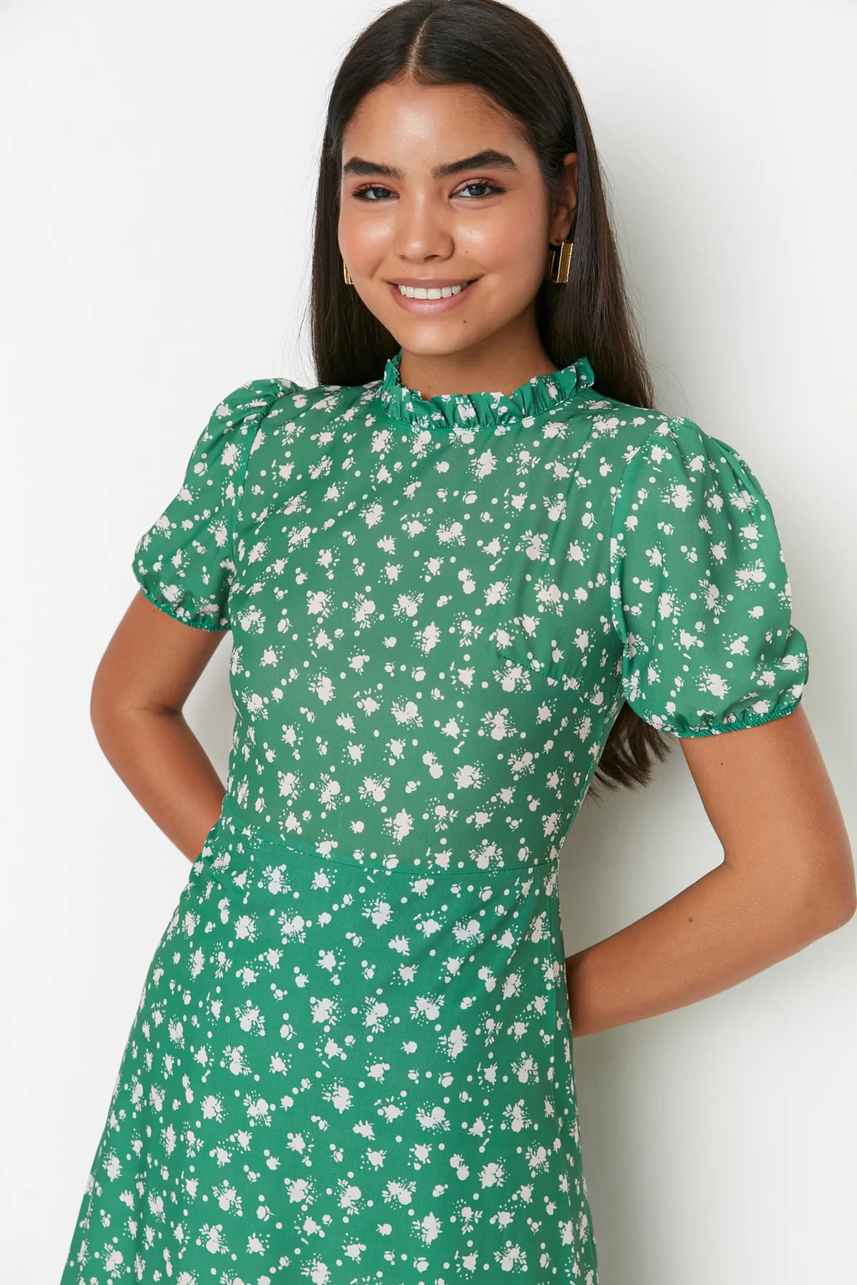 Trendyol Collection  Grünes A-Linien-Midikleid mit Blumenmuster TWOSS20EL0894