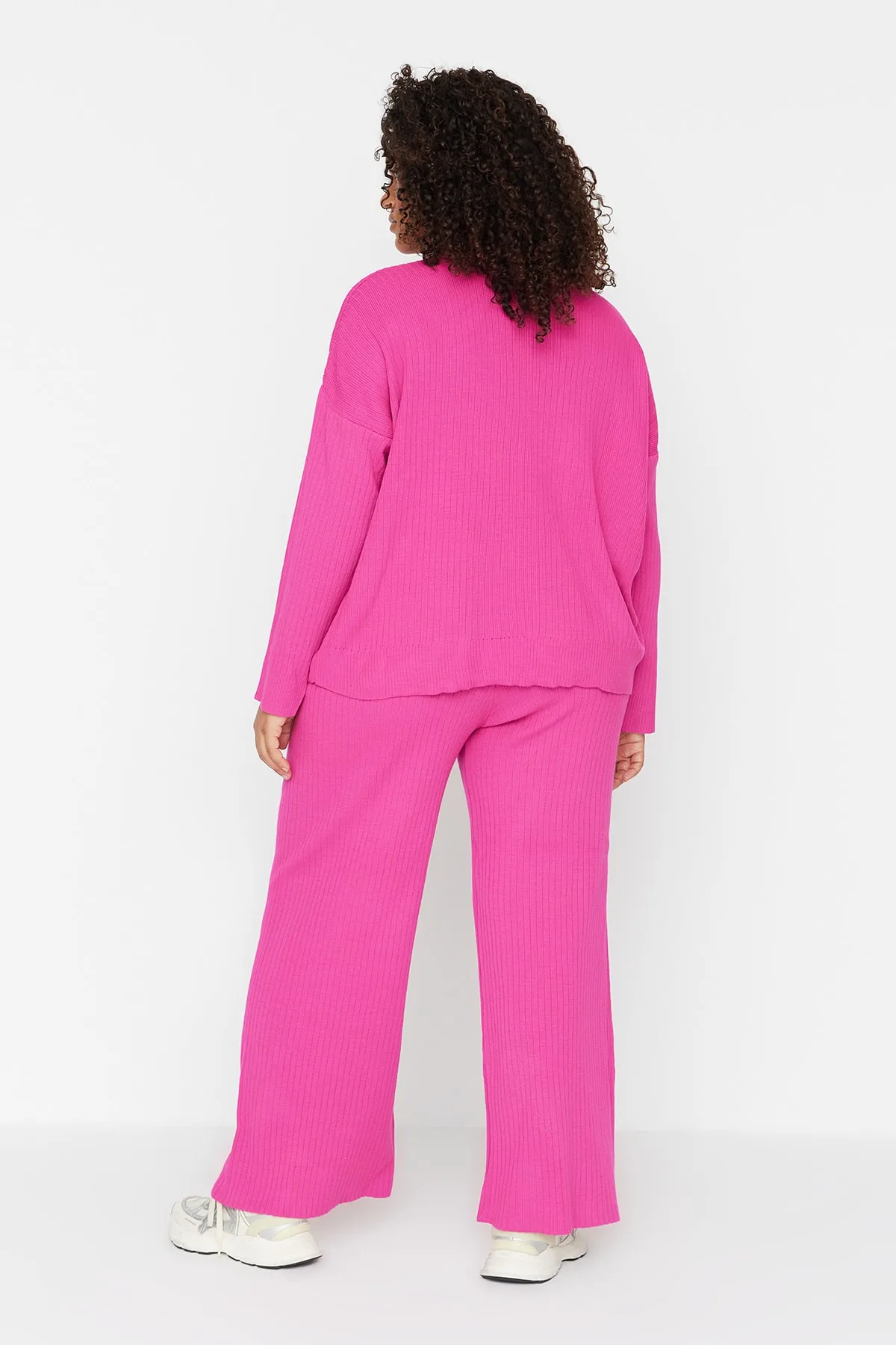 Trendyol Curve  Fuchsia - Strickpullover- und Hosen-Set mit Kordelzug und Rundhalsausschnitt TBBAW23CP00044