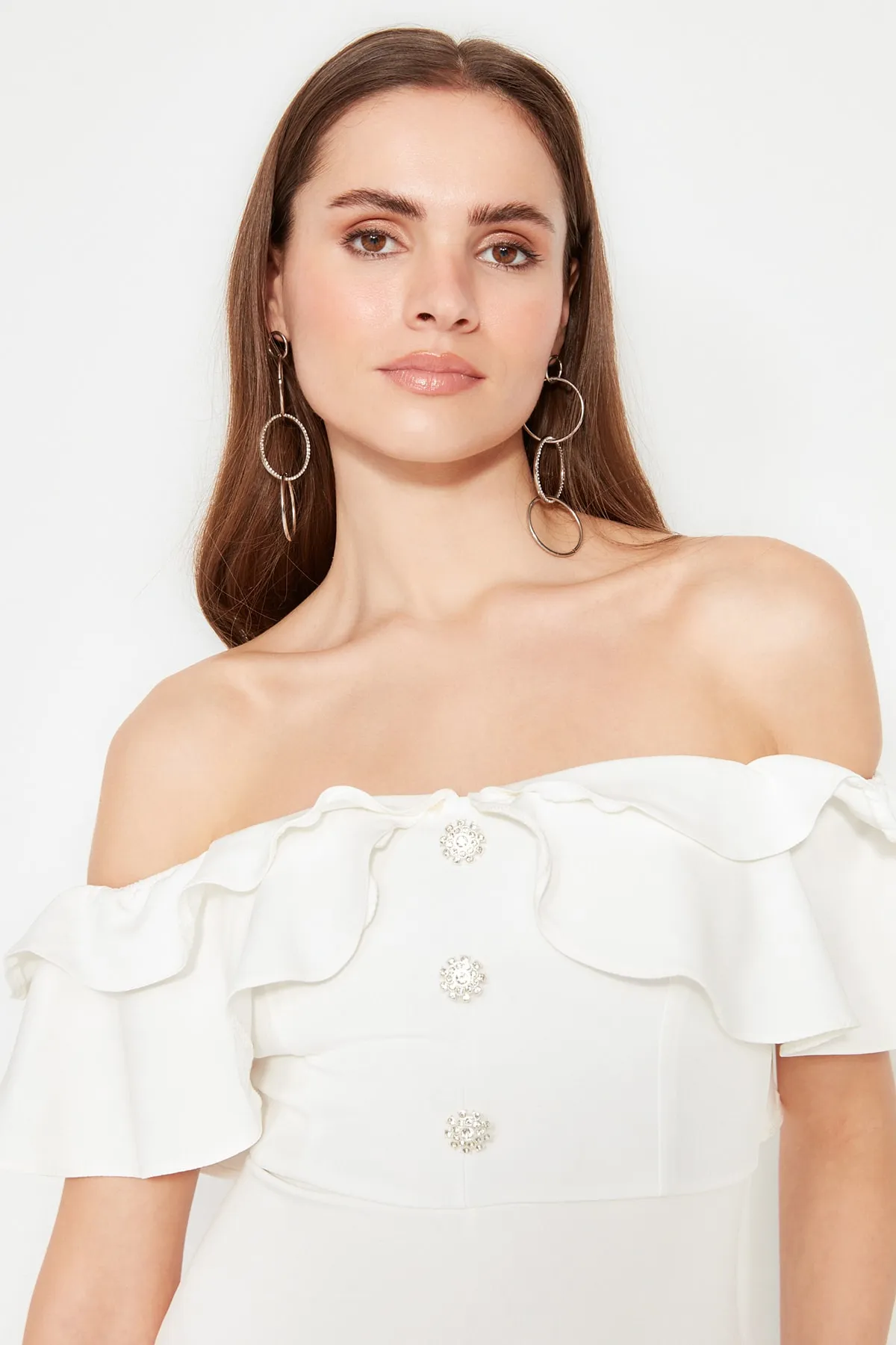 Trendyol Collection  Braut-Abendkleid mit Ecru-Futter und gewebten Volants TPRSS21EL1403