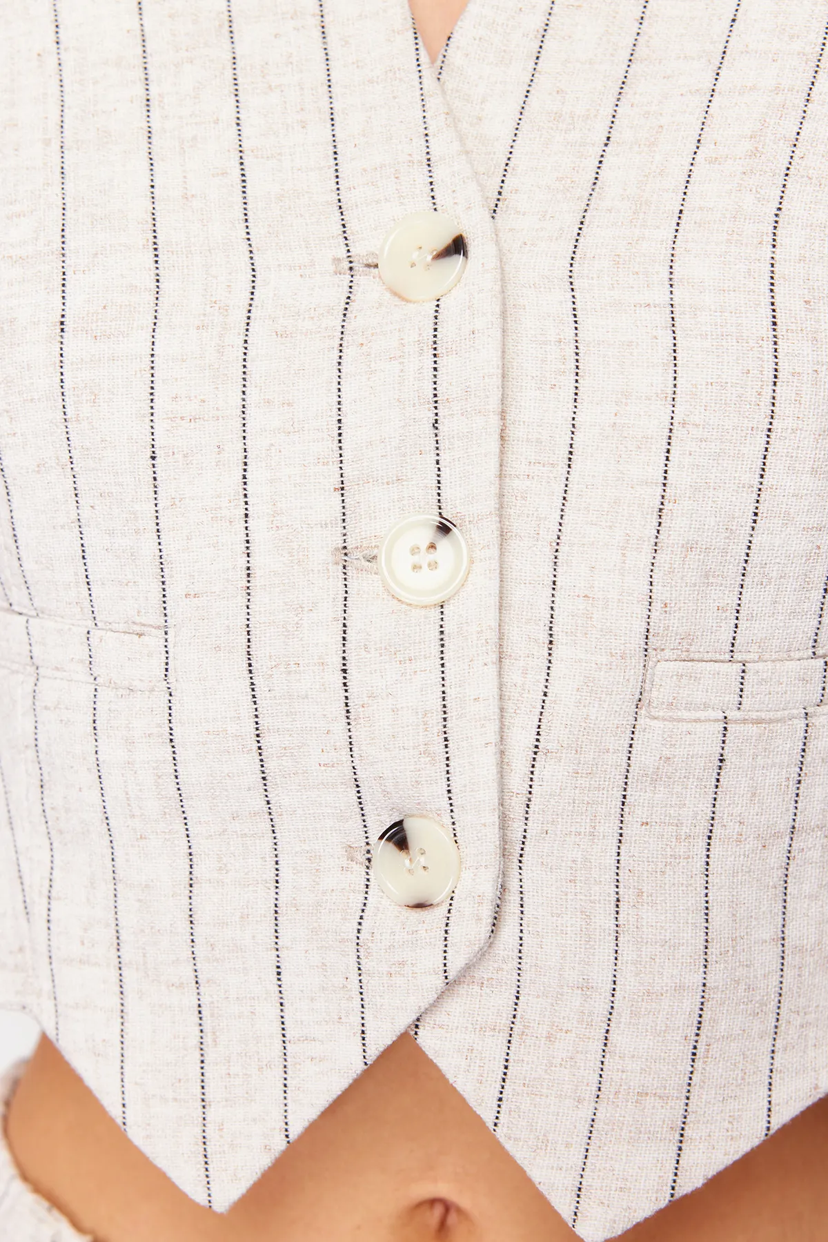 Trendyol Collection  Beige gestreifte Weste aus Baumwollleinengewebe TWOSS24YE00025