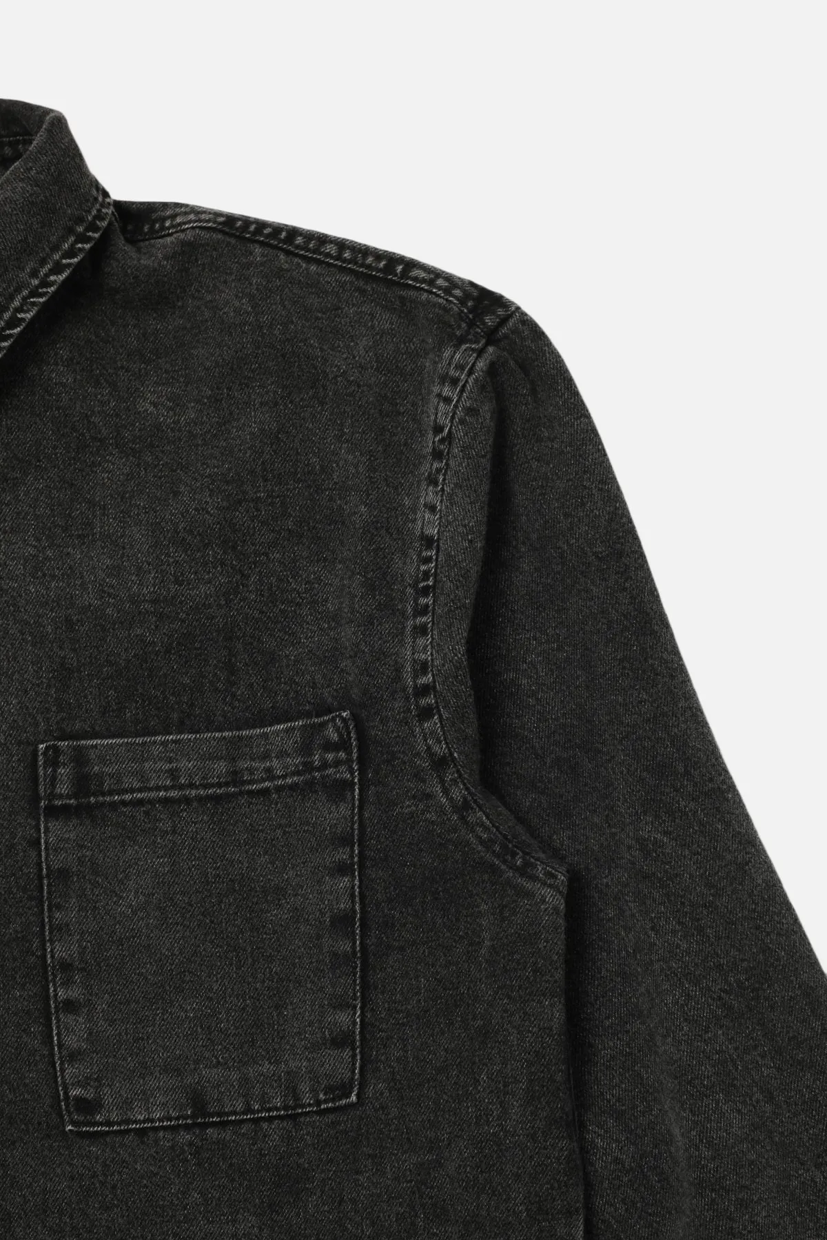 Trendyol Collection  Schwarzes Jeanshemd mit Farbblockdesign TWOAW22GO0127