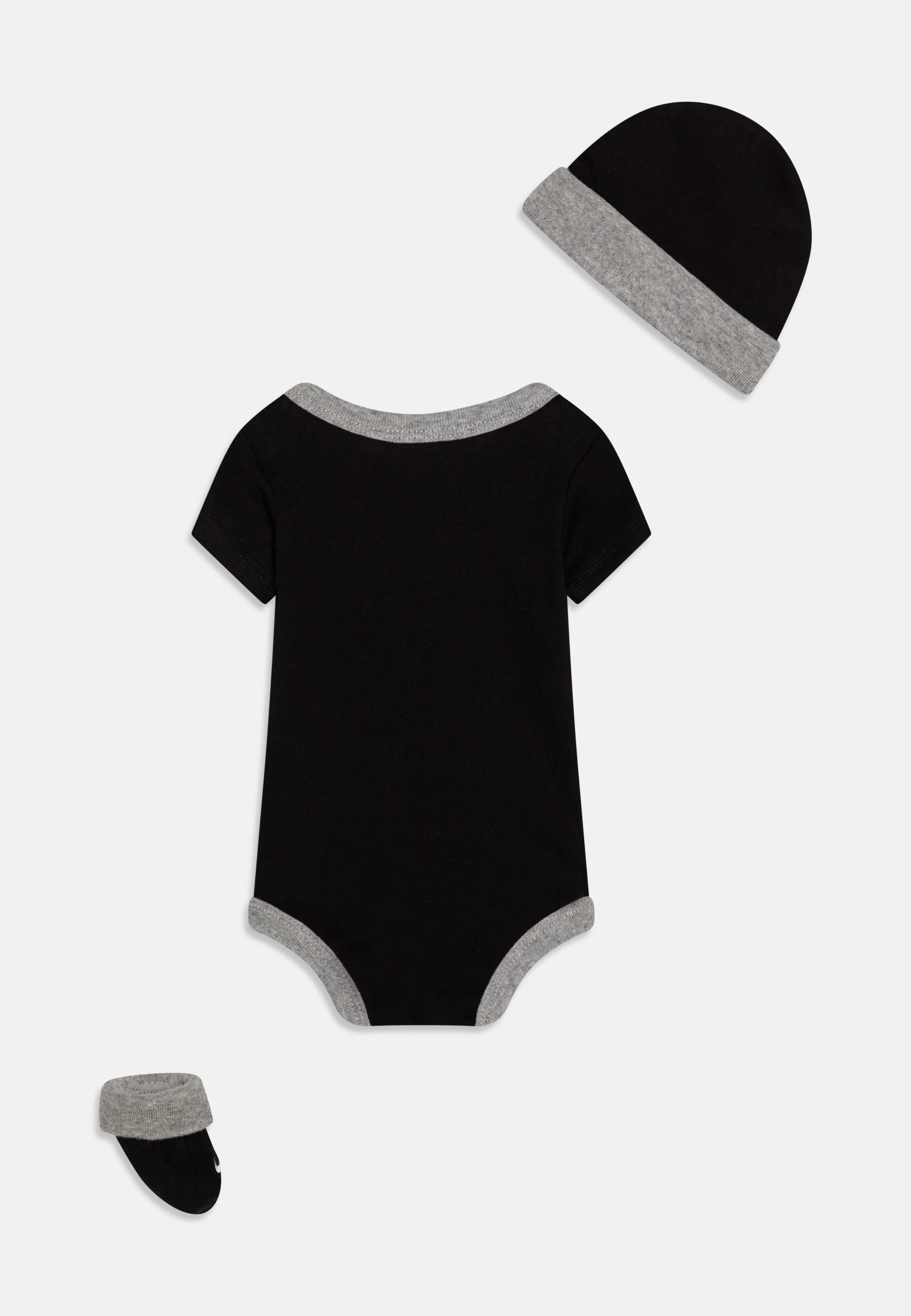 Conjunto Nike Sportswear - Gorro