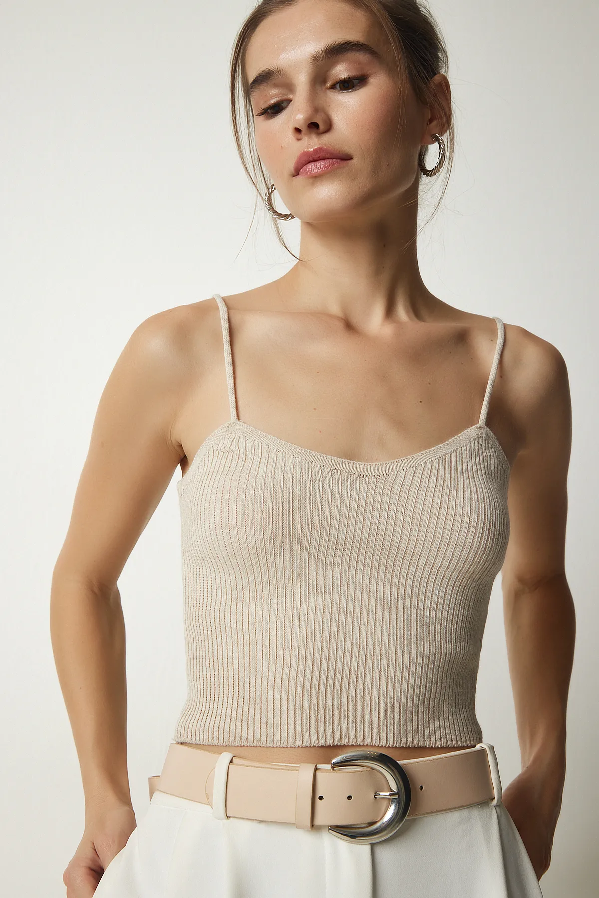 Happiness İstanbul  Cremefarbenes Crop-Cardigan-Set aus Rippstrick für Damen MT00143