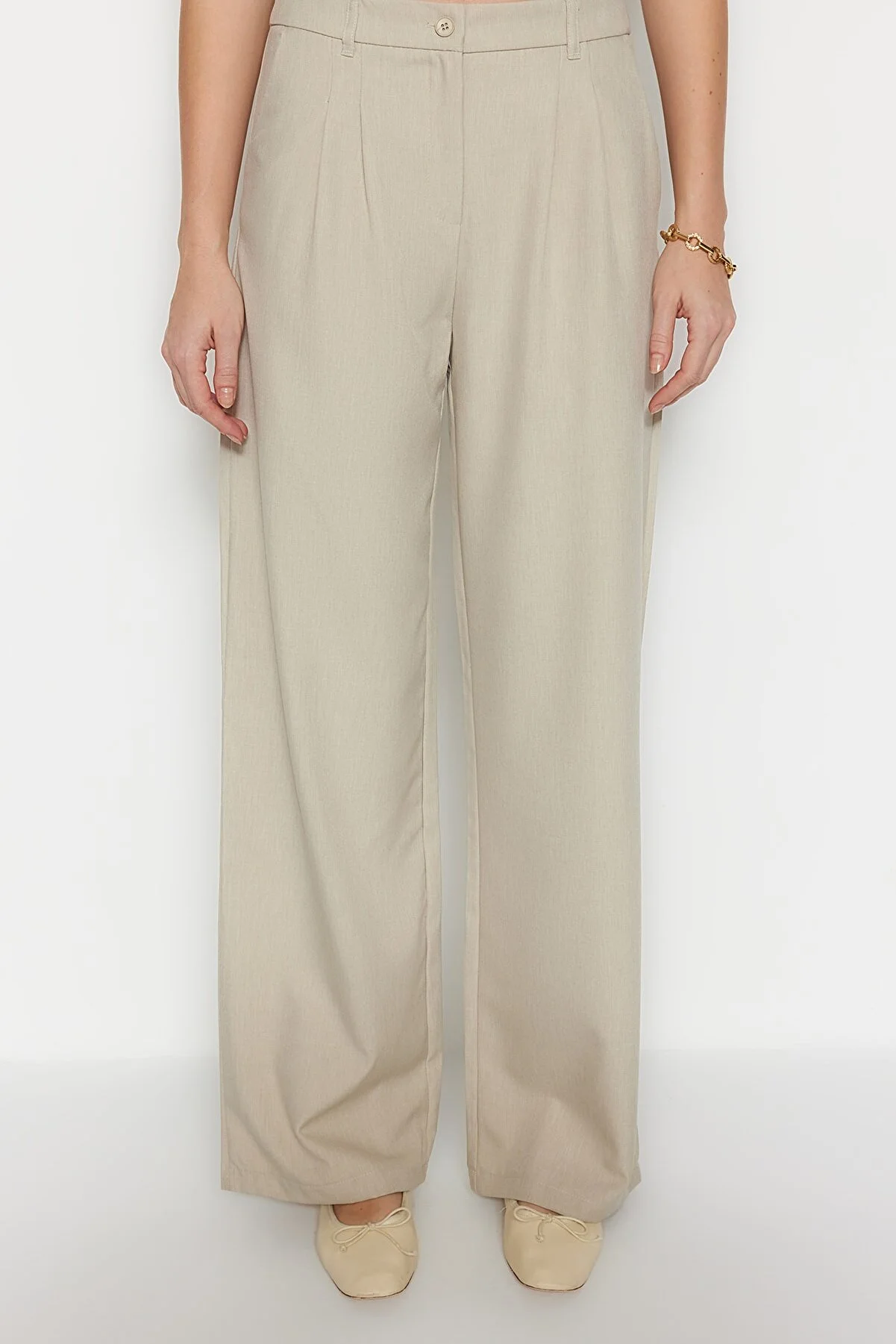Trendyol Collection  Bundfaltenhose mit weitem Bein in Nerzfarbe - TWOAW22PL0475