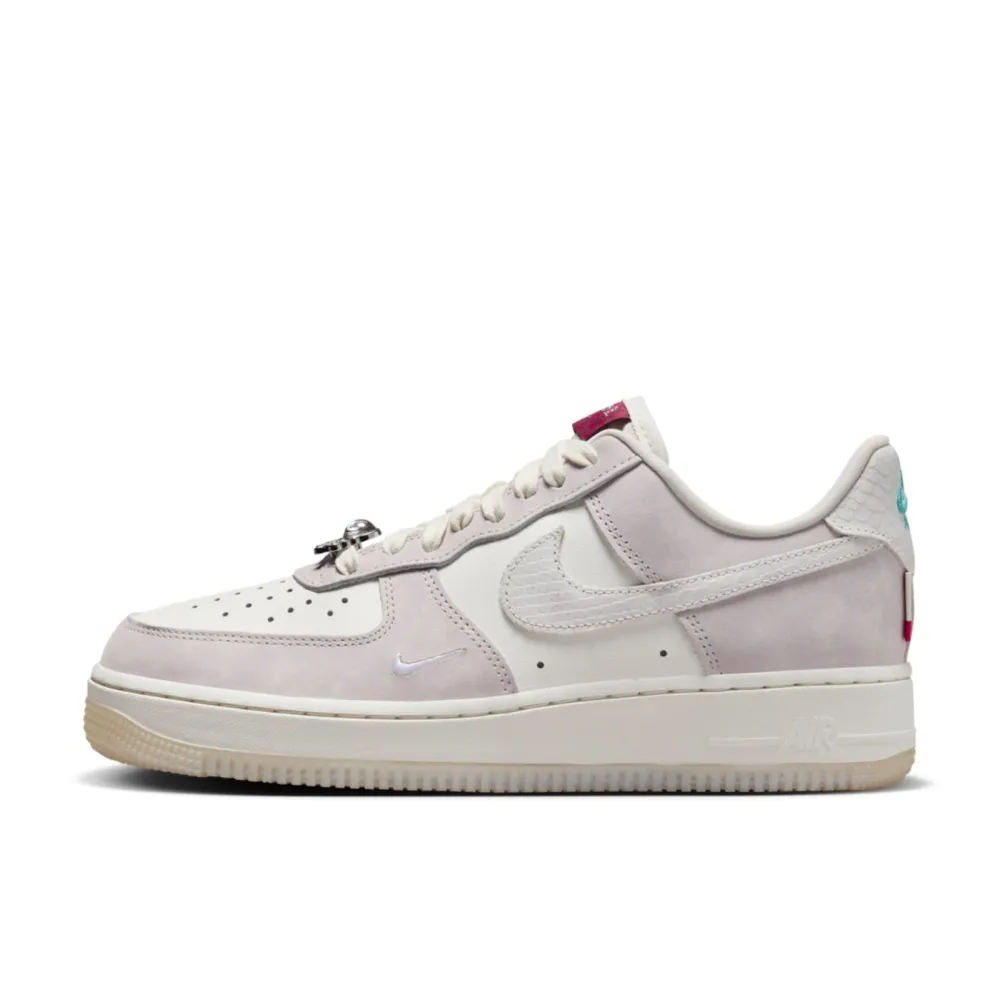 Nike Air Force 1 07 LX FZ5066-111 / weiss