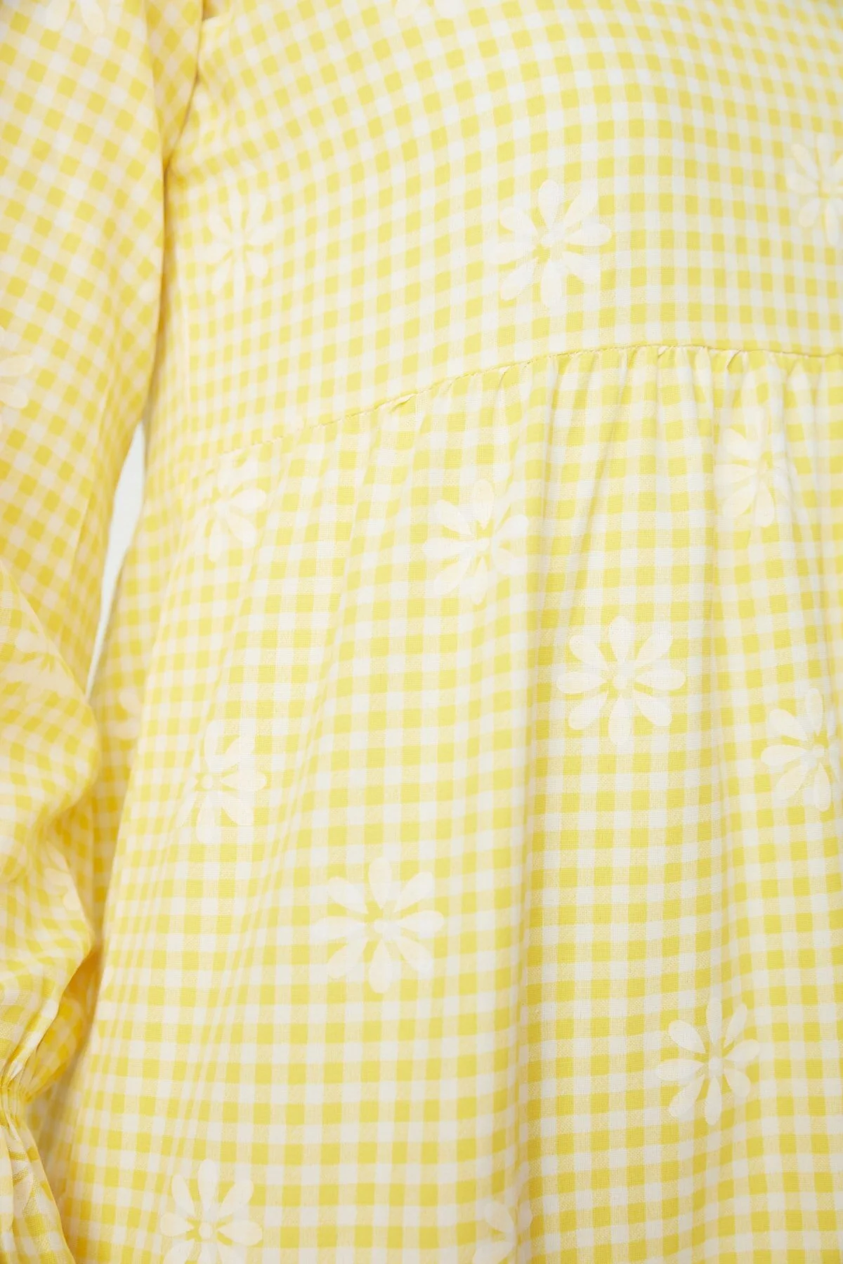 Trendyol Modest  Gelbes, gewebtes Kleid mit Gingham-Blumenmuster und Ärmeln aus Gummidetails TCTSS21EL3441