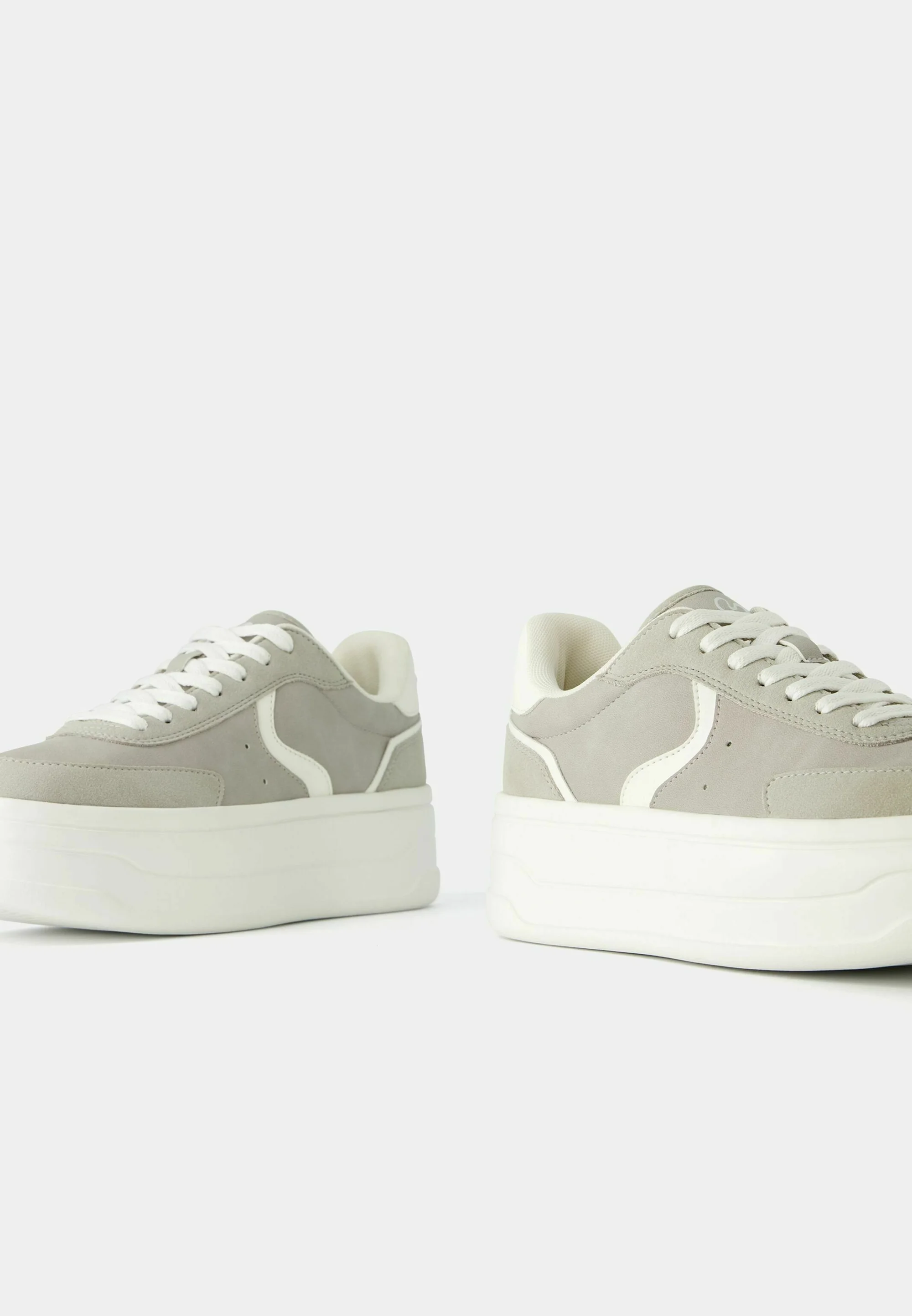 Bershka CONTRAST - Zapatillas bajas