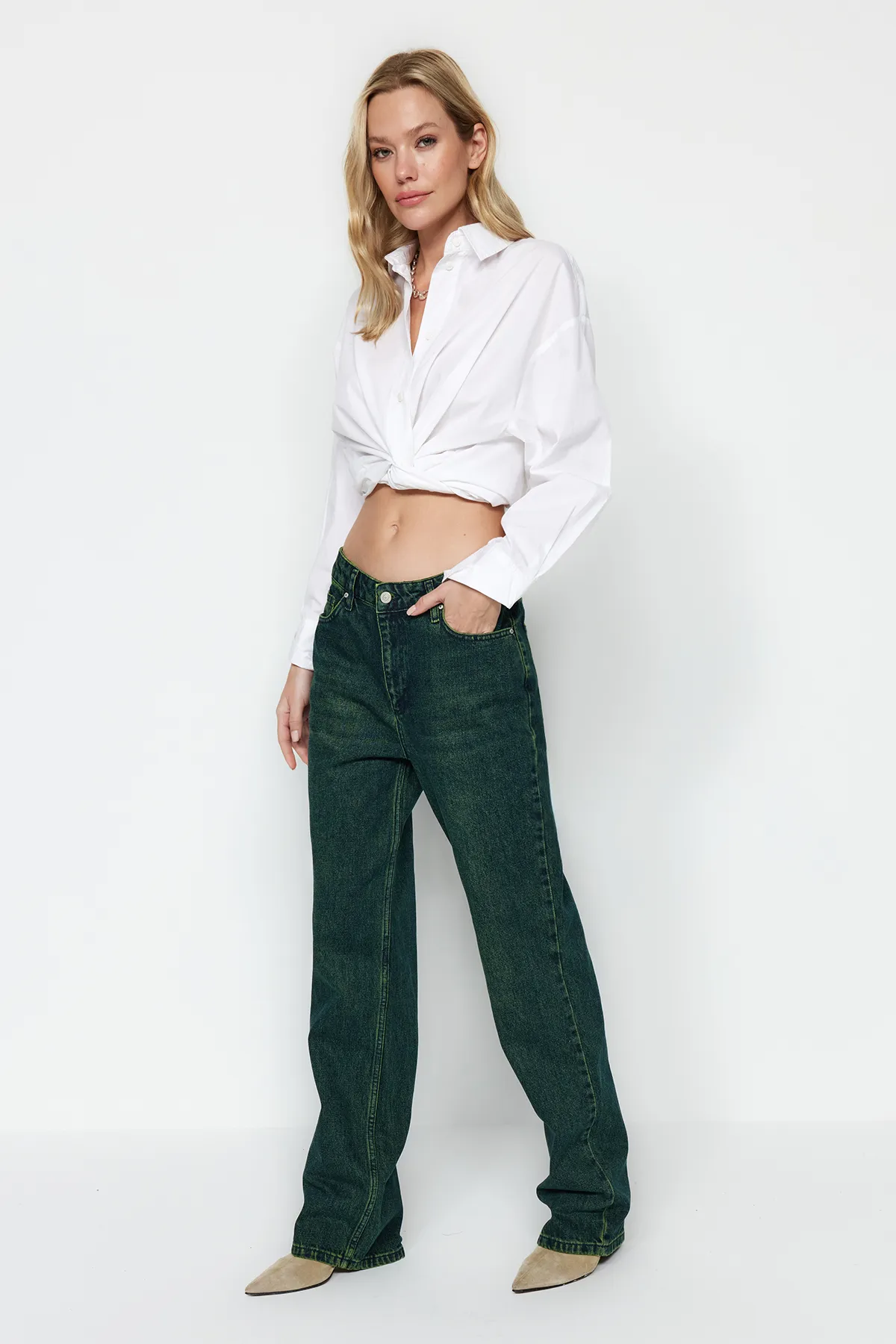 Trendyol Collection  Dunkelblaue Vintage-Jeans mit niedriger Taille und weitem Bein in blassem Effekt TWOAW24JE00304