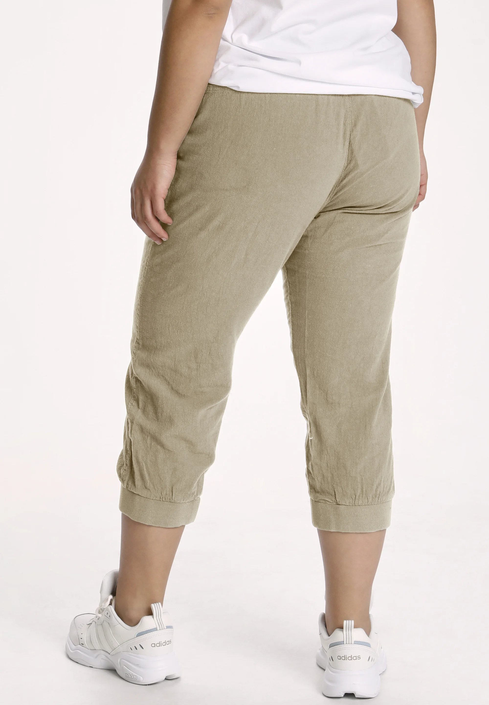 Pantalones capri Kaffe Curve - Pantalones cortos