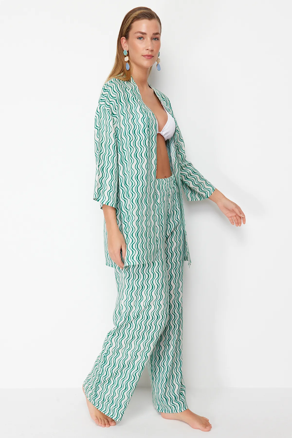 Trendyol Collection  Gewebtes Kimono-Hosenset mit abstraktem Muster TBESS24AU00067