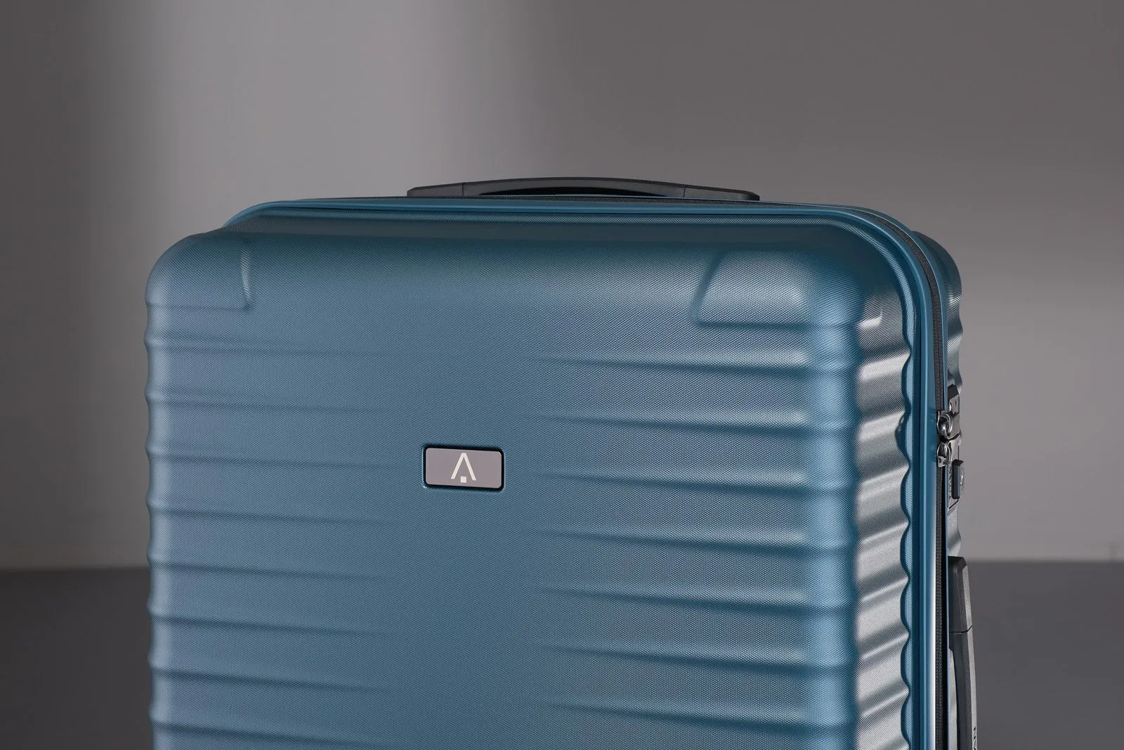 Titan LITRON 4-Rollen-Kabinentrolley S - Petrol
